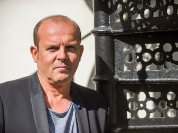 Dringende oogoperatie voor acteur Bart Van Avermaet