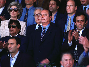 Hymne sifflé, président en colère !