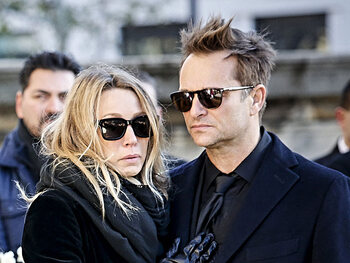 David et Laura remportent une première victoire face à Laeticia Hallyday