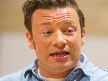 Jamie Oliver bespioneert zijn dochters