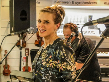 Karen Damen blikt tweede album in