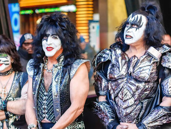 Kiss