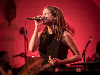 Laura Tesoro - One of It