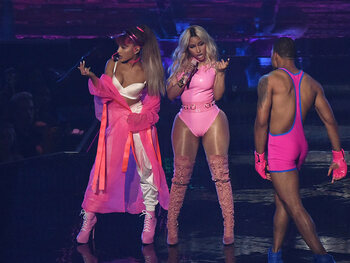 De bevestiging met Dangerous Woman