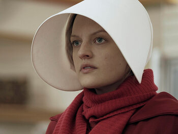 L’héroïne : Offred (Elisabeth Moss)