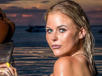 Yana uit Temptation Island ontkent vermeende handtasdiefstal en vraagt vrijspraak