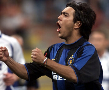 One day, two goals: Alvaro Recoba begeestert met zijn uitmuntende traptechniek