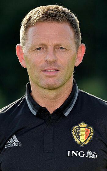 Le premier assistant : Graeme Jones