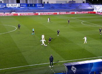 Goal: Real Madrid 2 - 0 Borussia M'Gladbach 32' Benzema